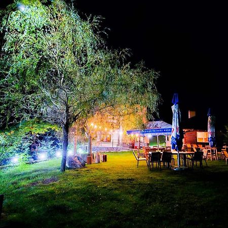 Pensiunea La Taverna Trăisteni 外观 照片