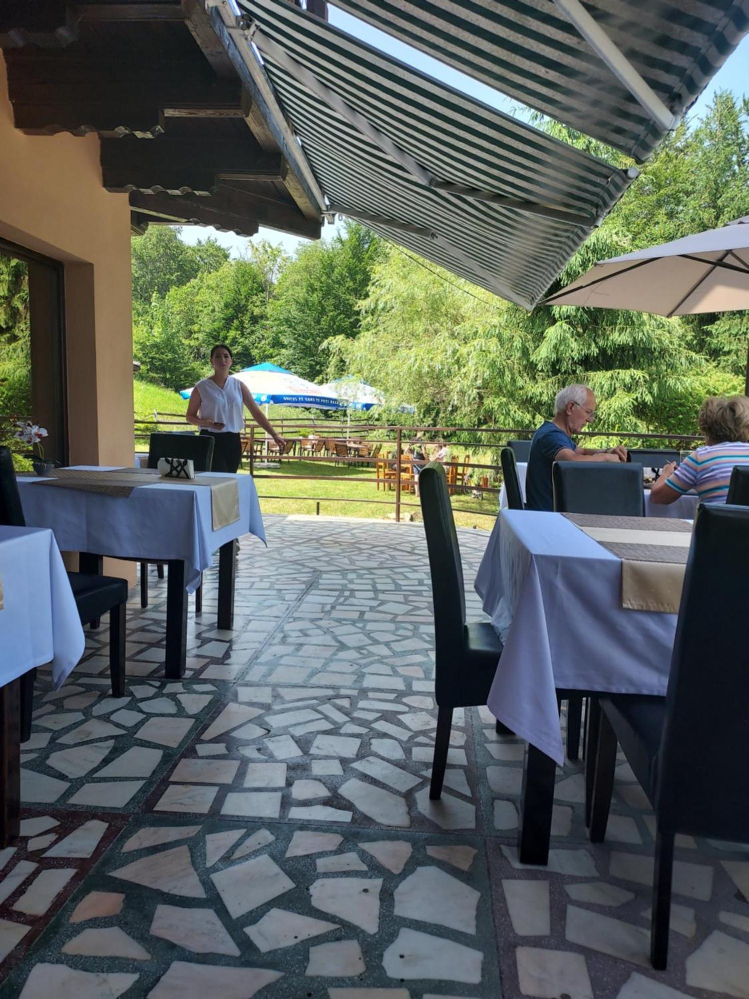 Pensiunea La Taverna Trăisteni 外观 照片
