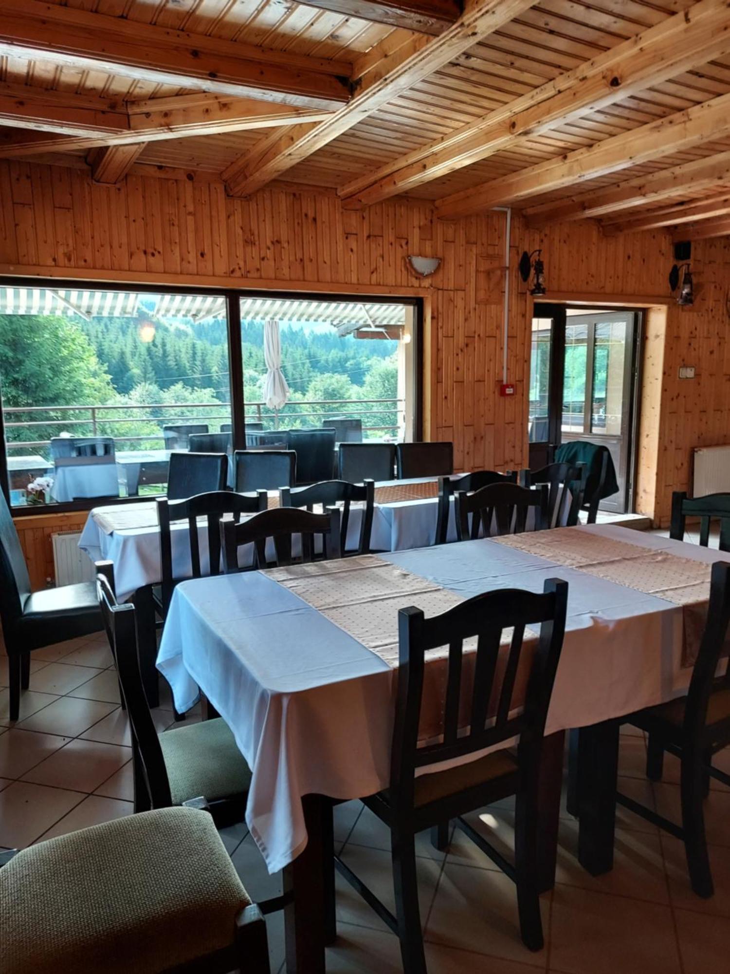 Pensiunea La Taverna Trăisteni 外观 照片