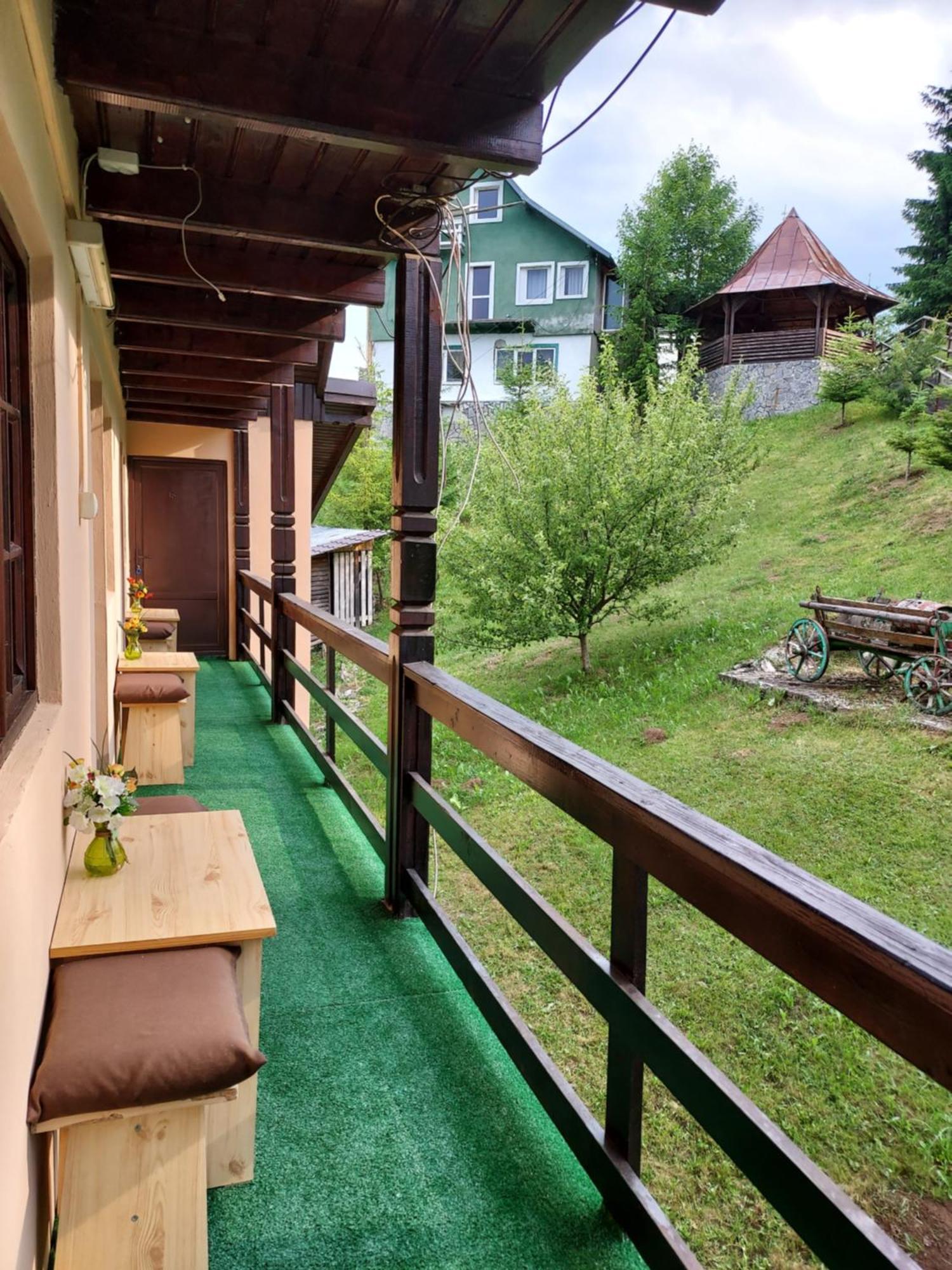 Pensiunea La Taverna Trăisteni 外观 照片