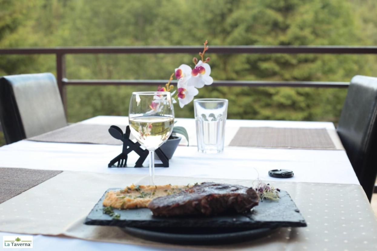 Pensiunea La Taverna Trăisteni 外观 照片