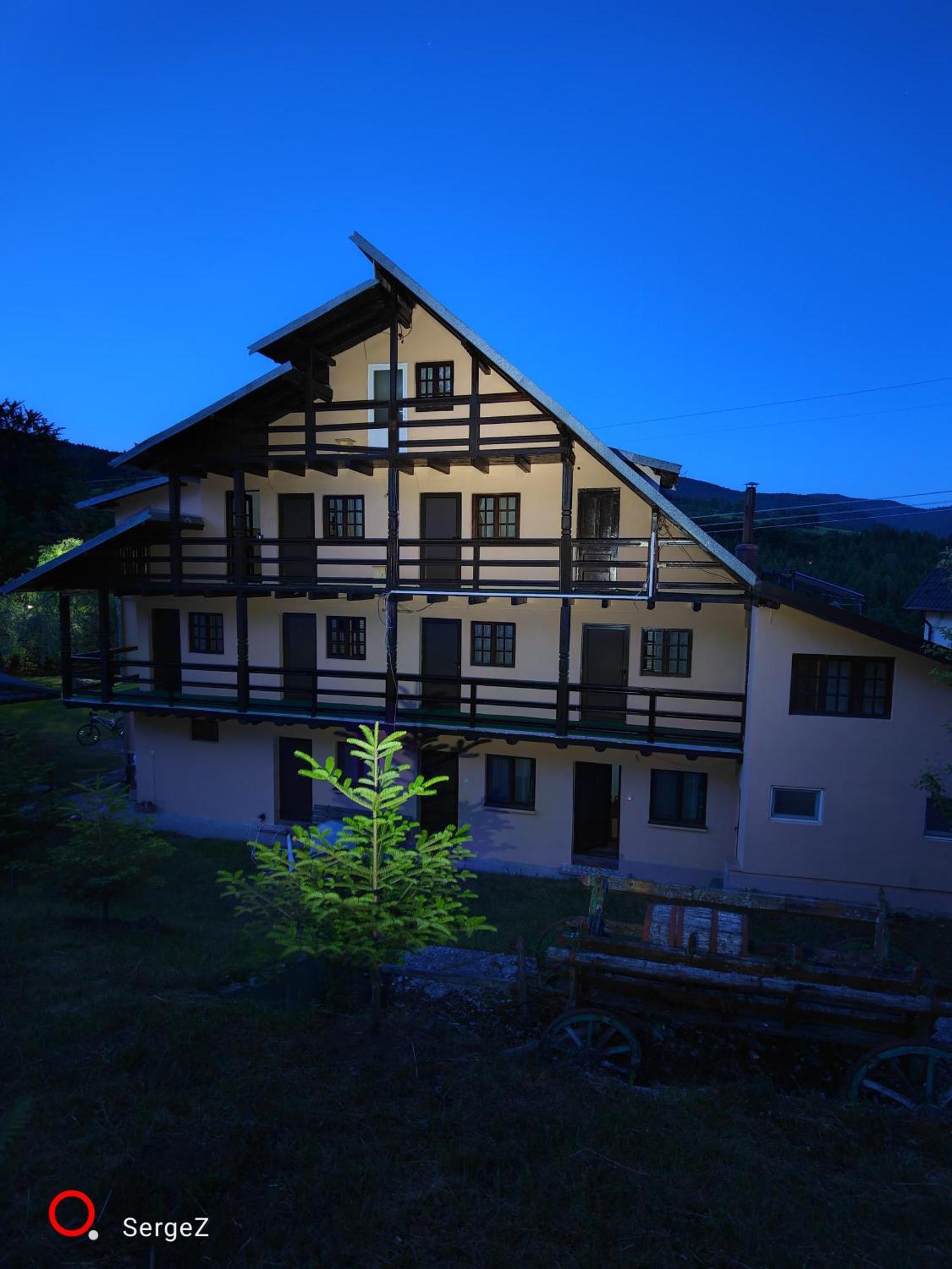 Pensiunea La Taverna Trăisteni 外观 照片