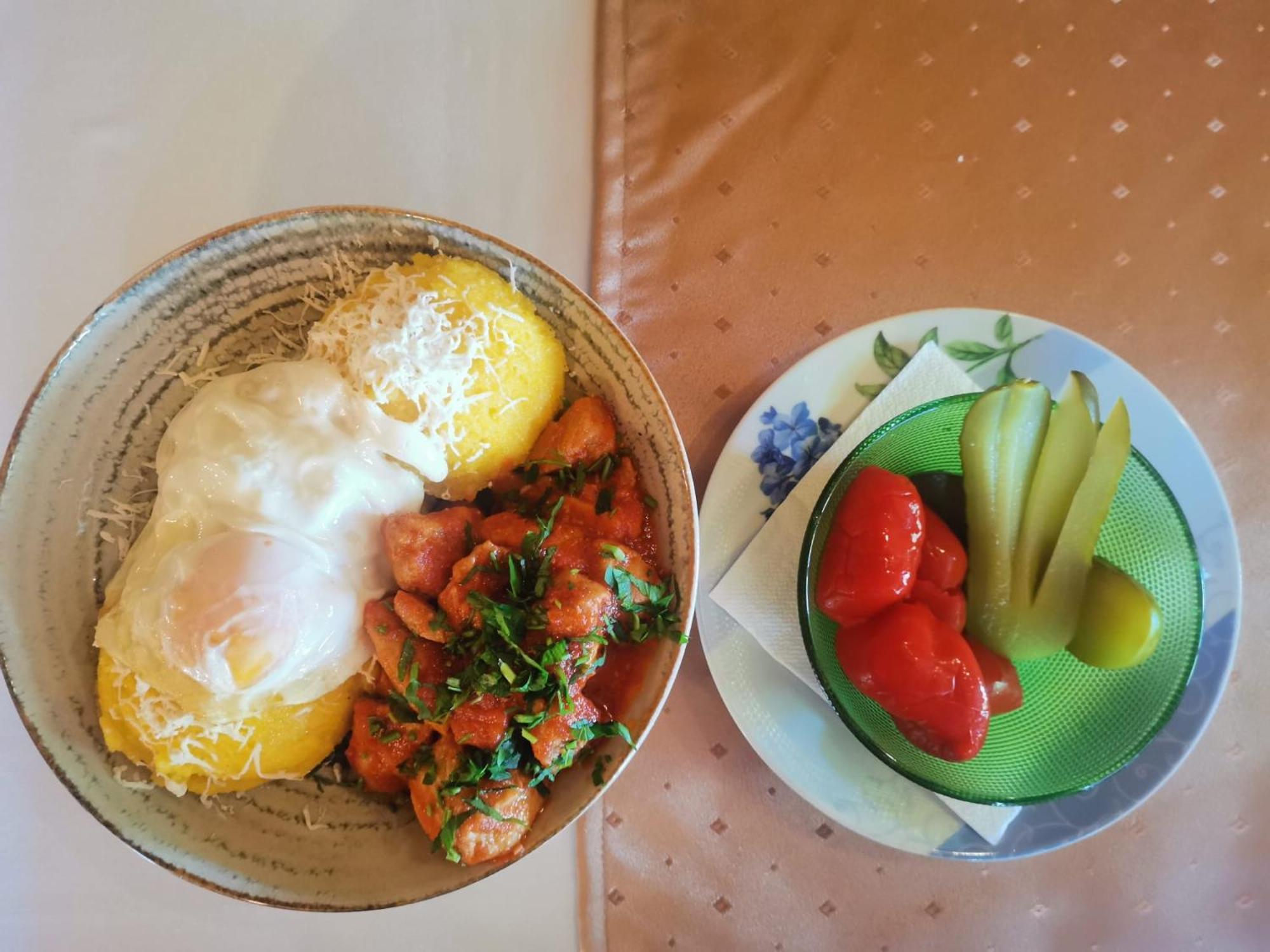 Pensiunea La Taverna Trăisteni 外观 照片