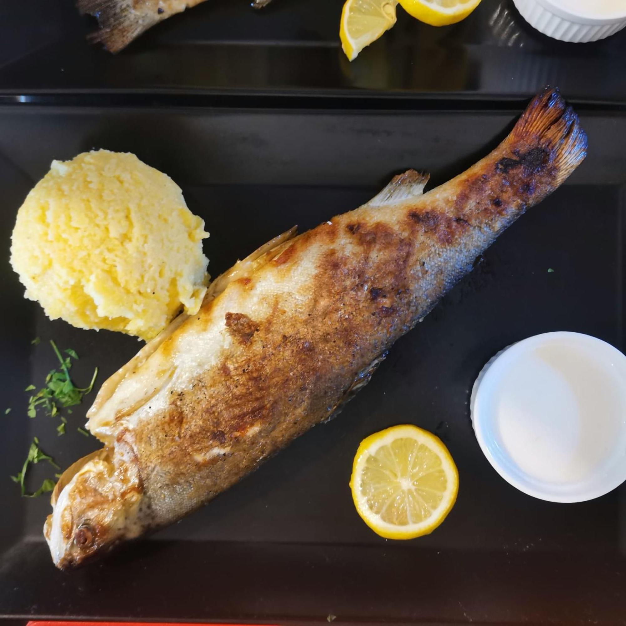 Pensiunea La Taverna Trăisteni 外观 照片