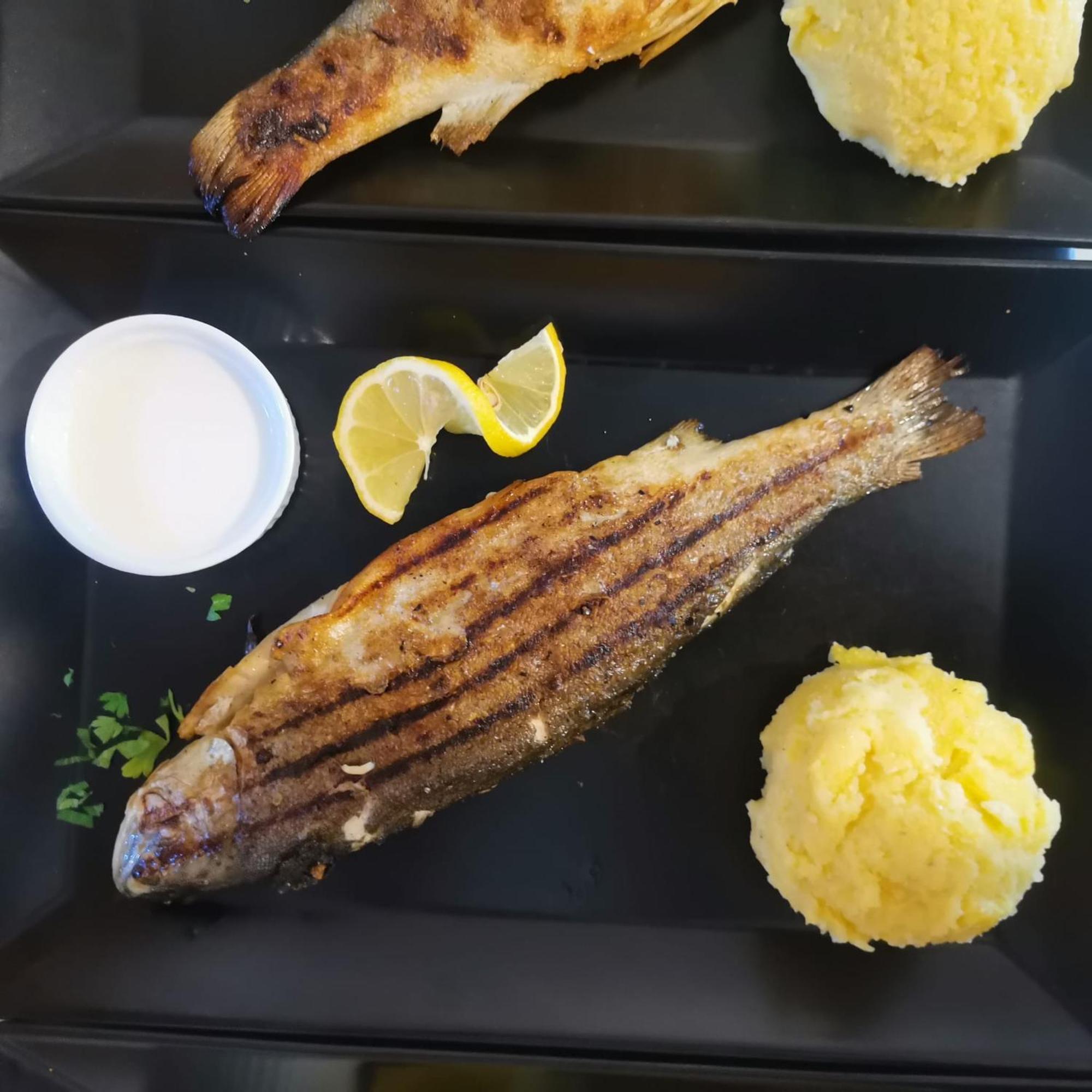 Pensiunea La Taverna Trăisteni 外观 照片