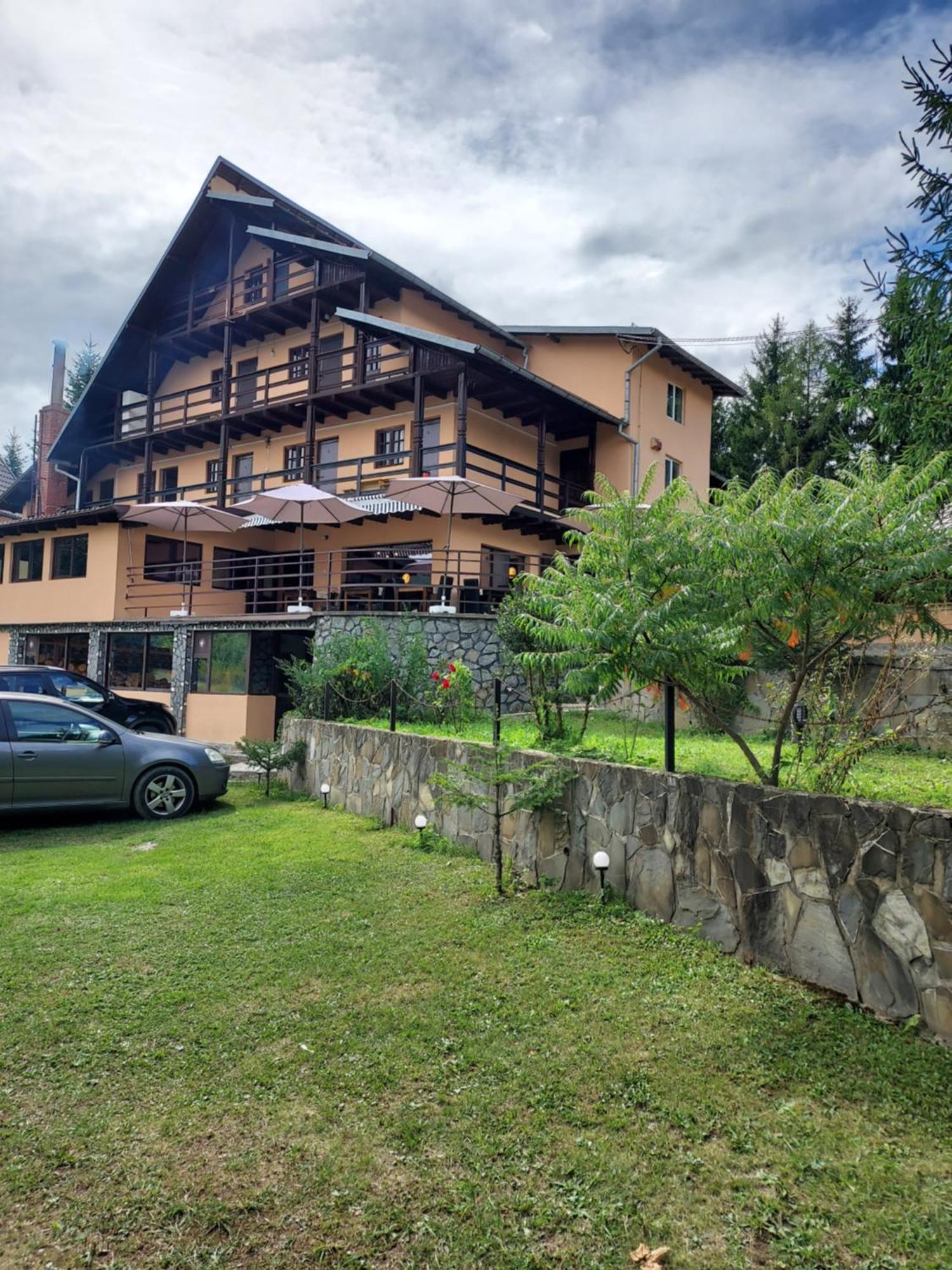Pensiunea La Taverna Trăisteni 外观 照片