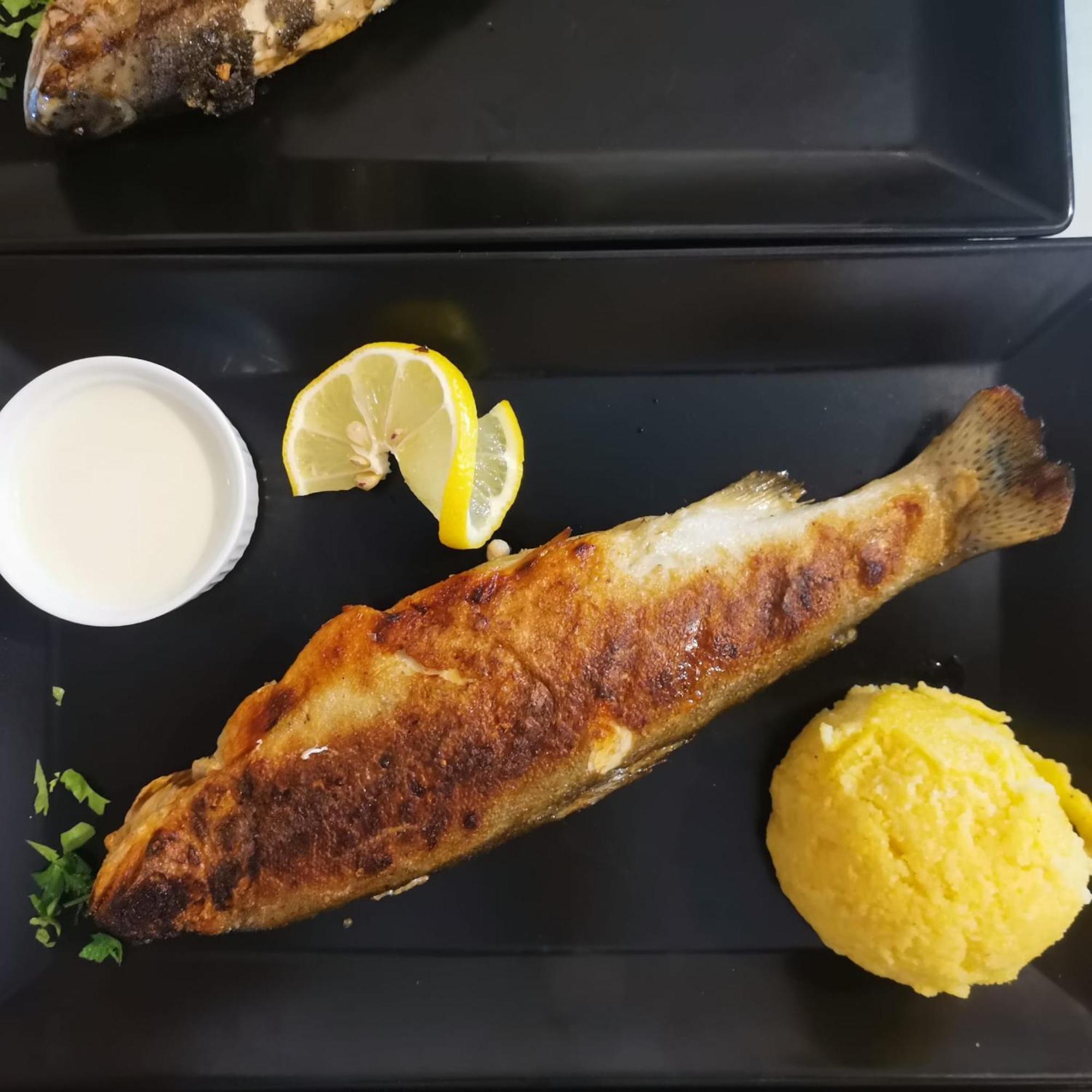 Pensiunea La Taverna Trăisteni 外观 照片