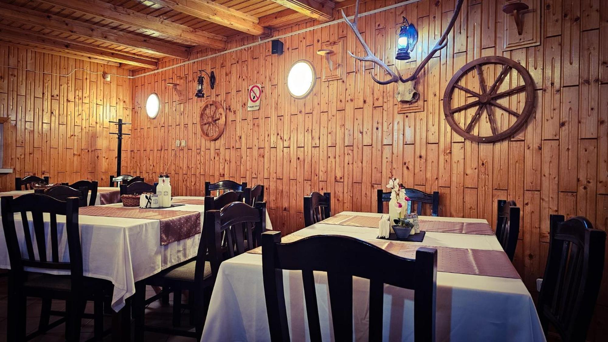 Pensiunea La Taverna Trăisteni 外观 照片