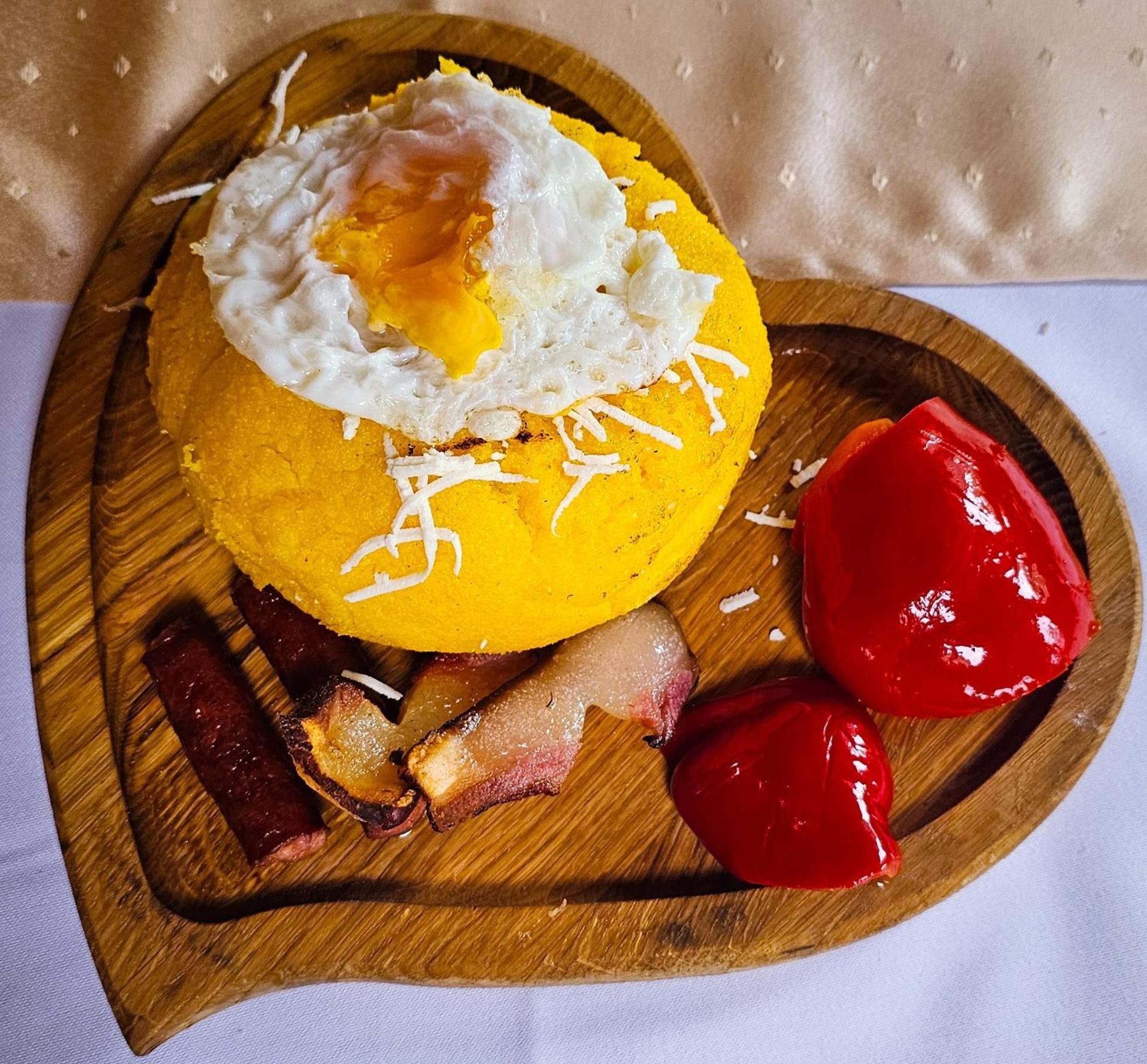 Pensiunea La Taverna Trăisteni 外观 照片