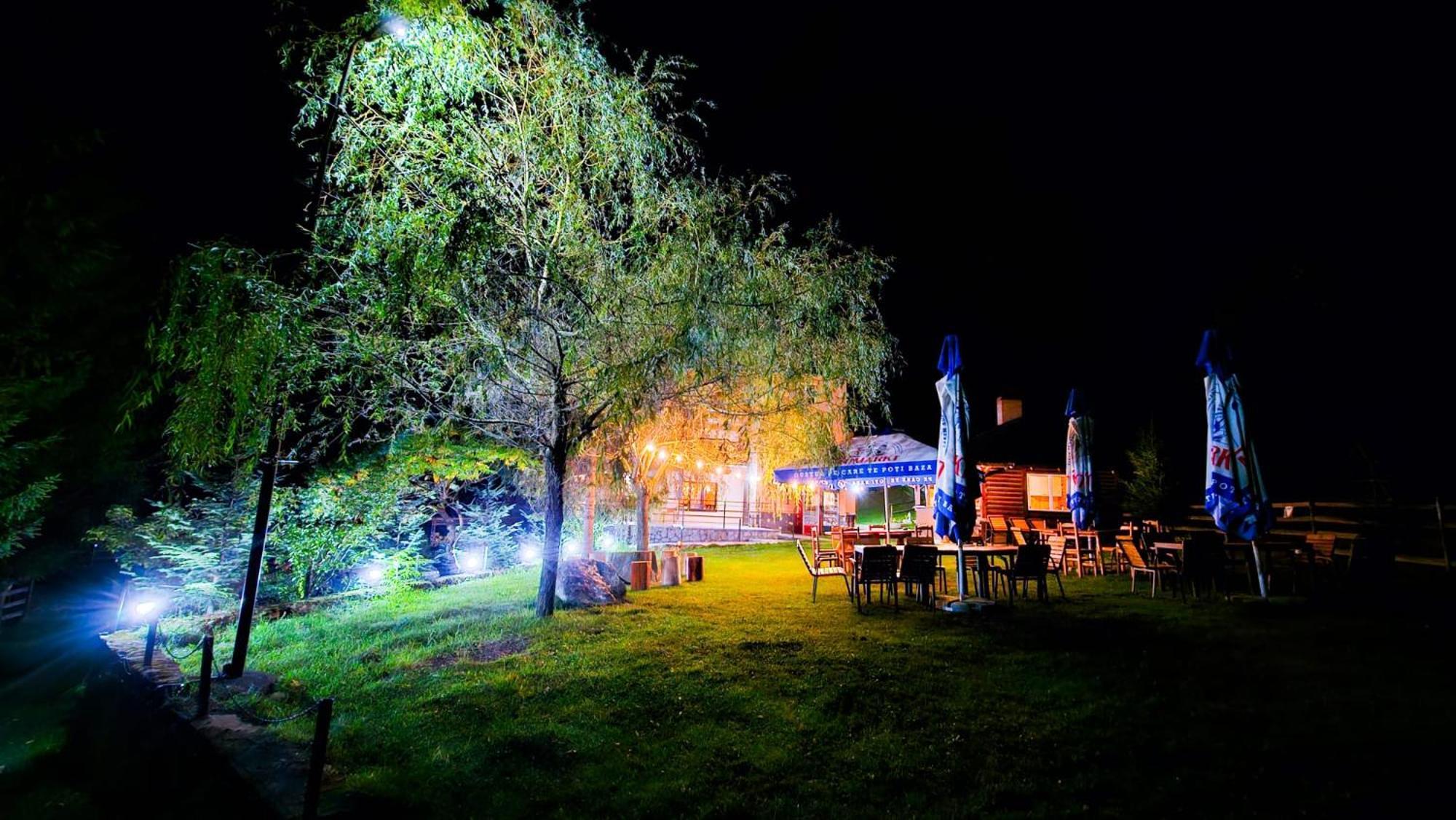 Pensiunea La Taverna Trăisteni 外观 照片
