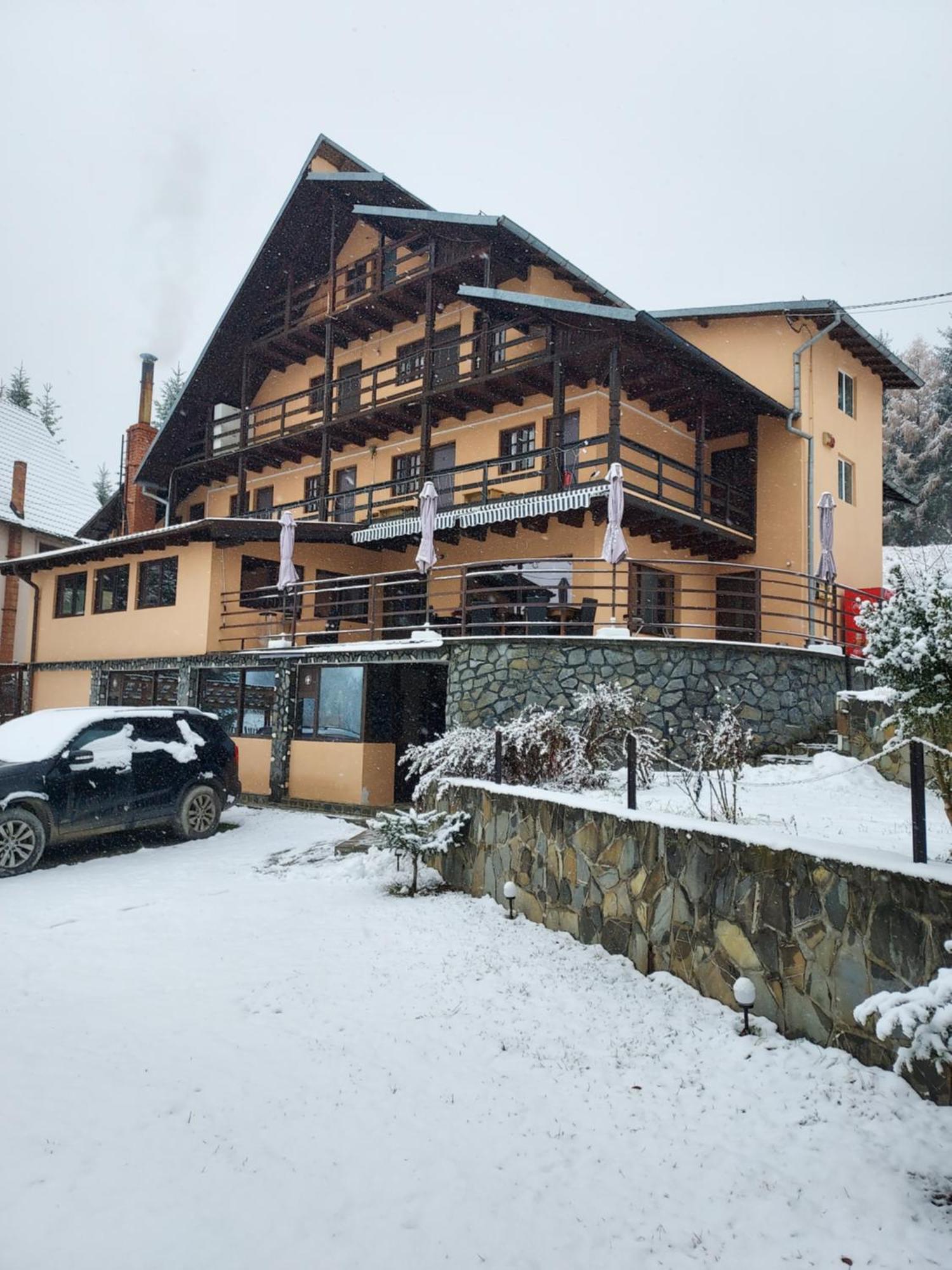 Pensiunea La Taverna Trăisteni 外观 照片